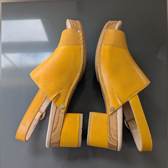 Dansko Madalyn Sandal Mustard Yellow Women's 38 - Picture 4 of 16